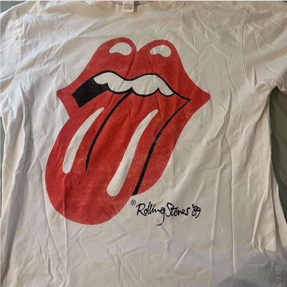H&M Cream Tee with Red Graphic